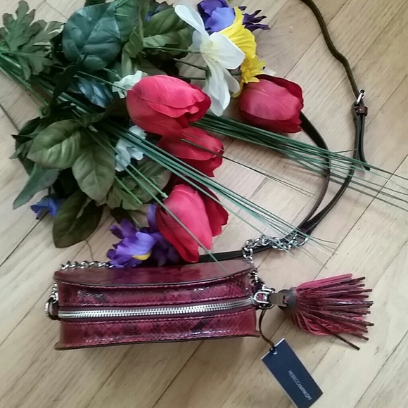 🌺NWT GORGEOUS snake red crossbody bag🌺 - Picture 2 of 5